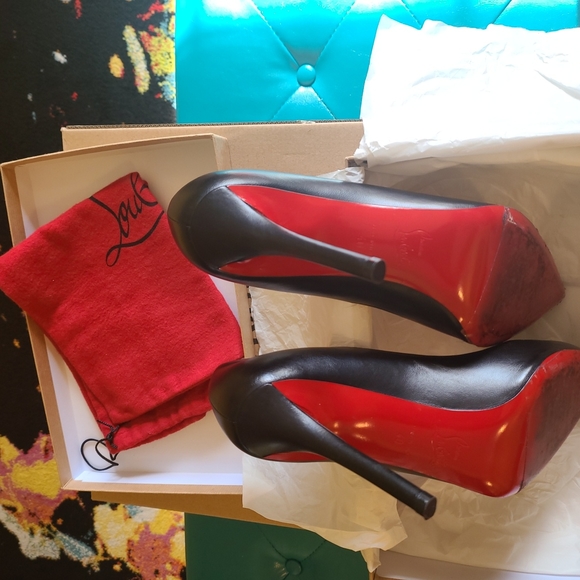 Shoes - Picture 5 of 6